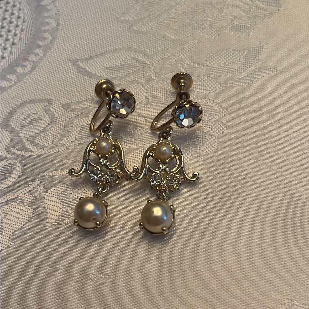 Elegant Gold and Pearl Drop Bridal Earrings